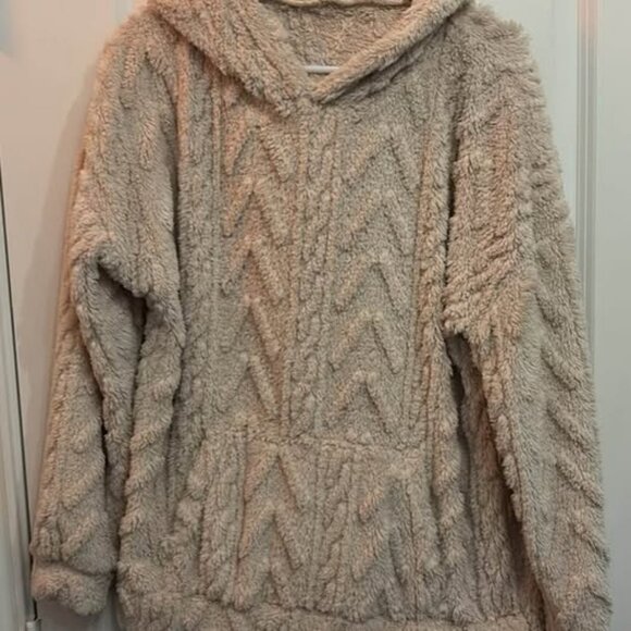 Tops - Super Soft & Cozy Beige Faux-Fur Cable Knit Hoodie - Size L